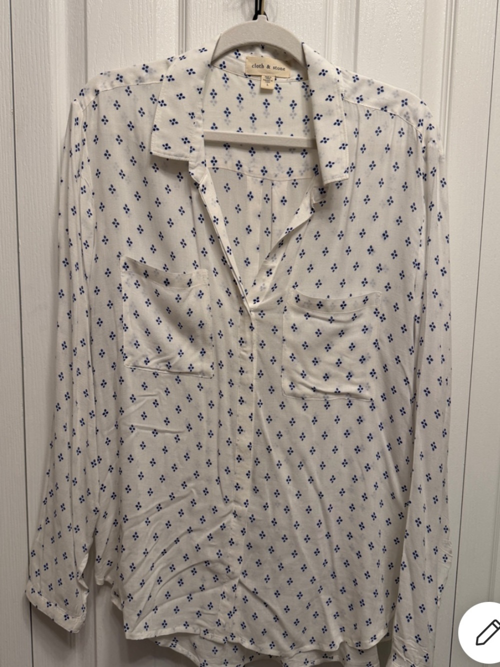 Cloth & Stone White Blue Micro Batik Quatrefoil Print Button Down Blouse Size L